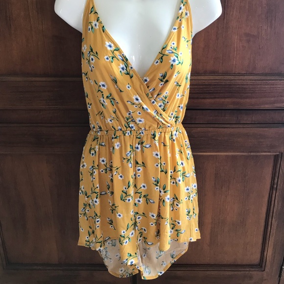 Kendall & Kylie Pants - PacSun Kendall and Kylie Pacsun L Floral Romper